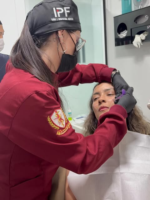 Dra. Jackeline no consultório